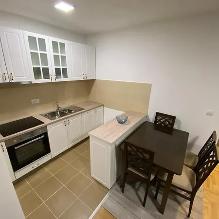 Maya Sa Dve Spavace Sobe